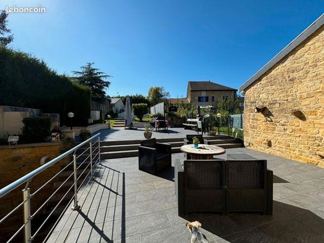 Maison 10 pièces 249 m²