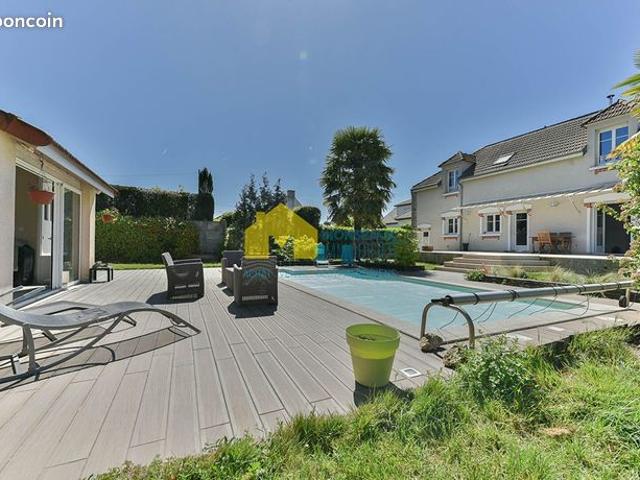 Maison 10 pièces 253 m²