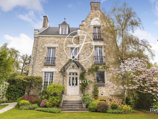 Maison 10 pièces 250 m²