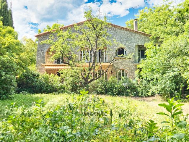 Maison 10 pièces 250 m²