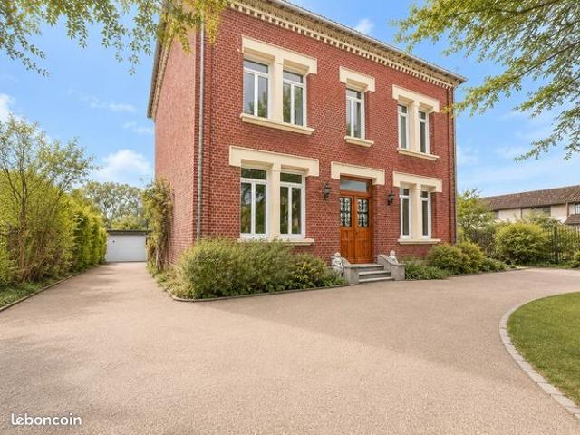 Maison 10 pièces 250 m²