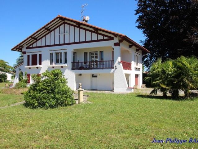 Maison 10 pièces 250 m²