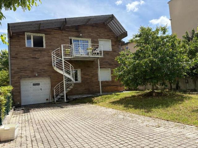 Maison 10 pièces 250 m²