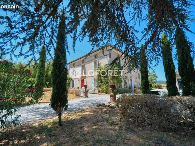 Maison 10 pièces 250 m²
