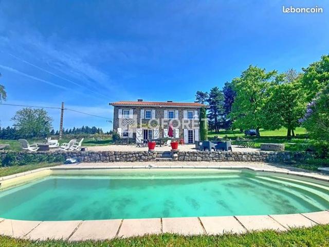 Maison 10 pièces 250 m²