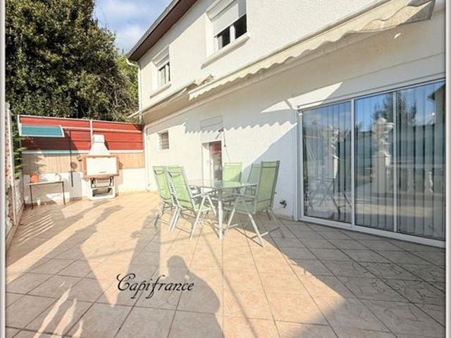 Maison 10 pièces 250 m²