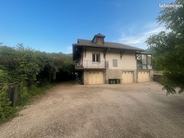 Maison 10 pièces 250 m²