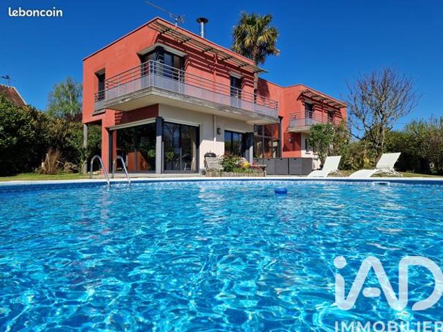 Maison 10 pièces 250 m²