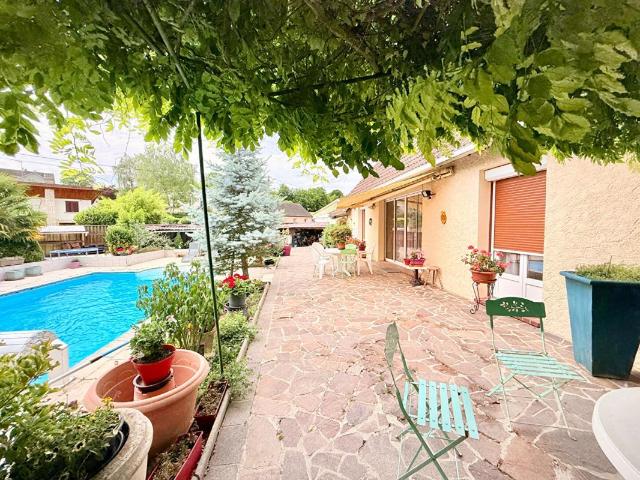 Maison 10 pièces 250 m²