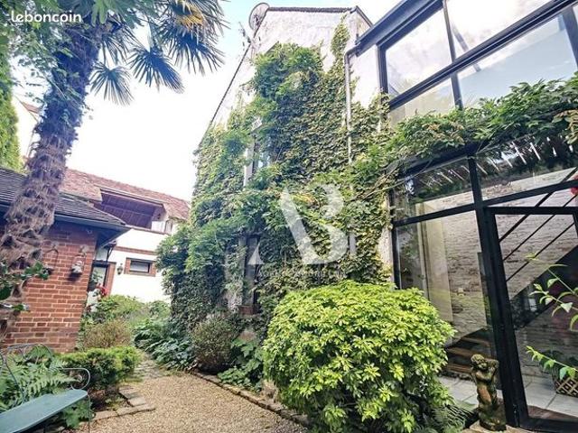 Maison 10 pièces 250 m²