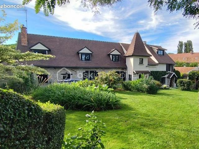 Longère 10 pièces 250 m²