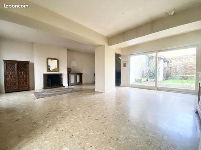 Maison 10 pièces 250 m²