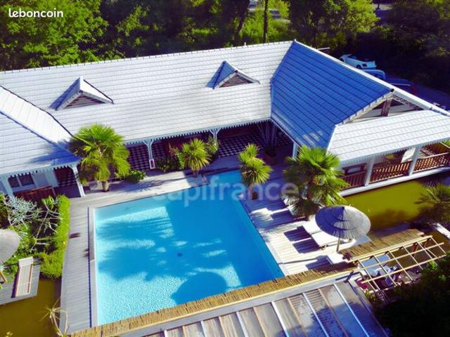 Maison 10 pièces 250 m²