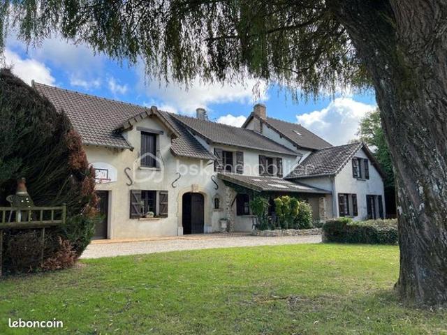 Maison 10 pièces 250 m²