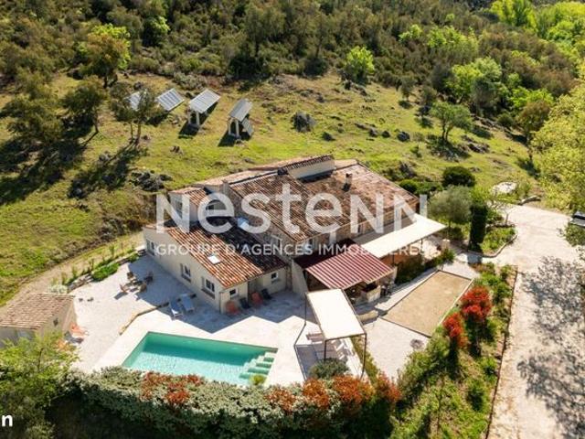 Maison 10 pièces 250 m²