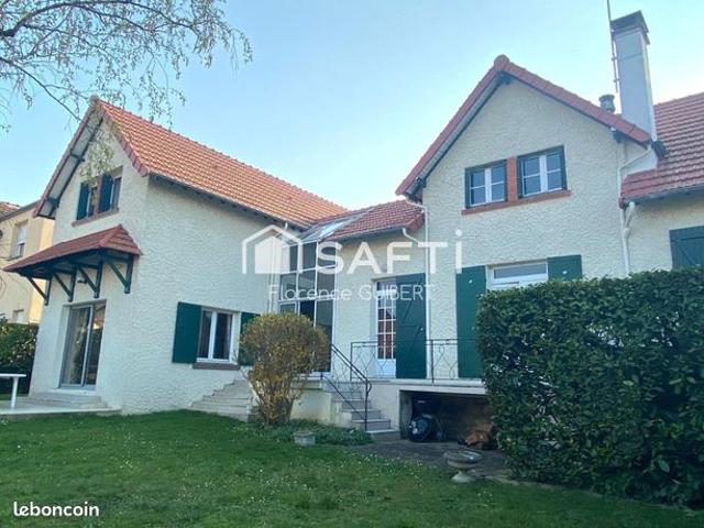 Maison 10 pièces 251 m²