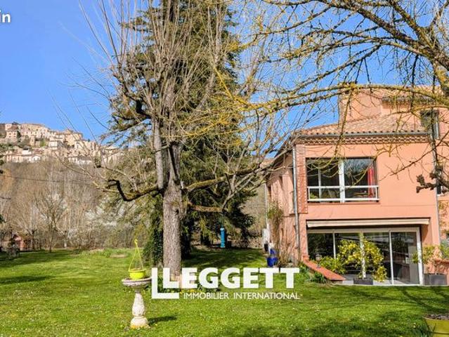 Maison 10 pièces 251 m²