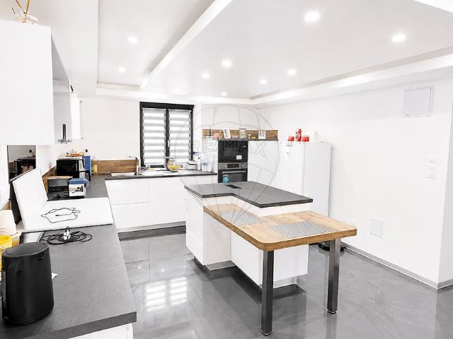 Maison 10 pièces 251 m²