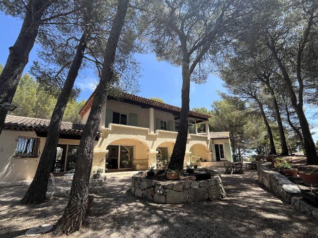 Maison 10 pièces 257 m²