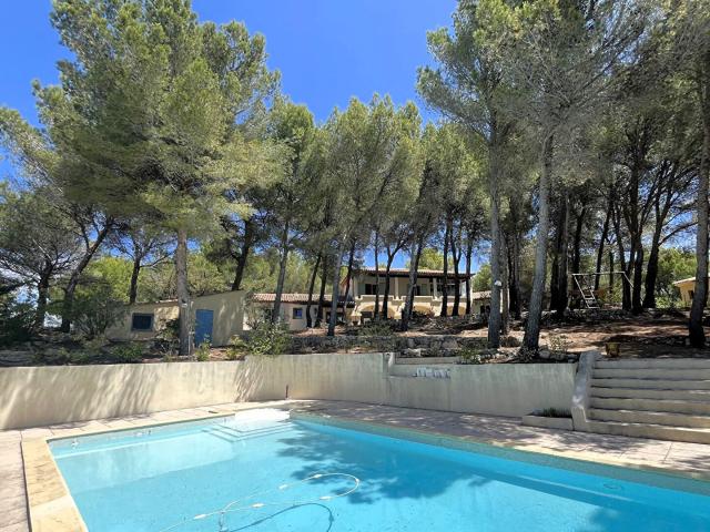 Maison 10 pièces 257 m²