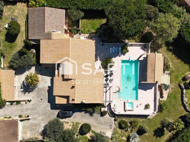 Maison 10 pièces 257 m²