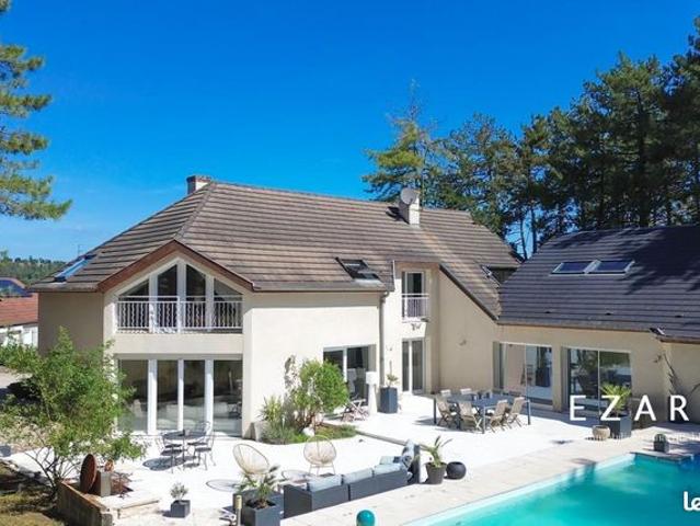 Maison 10 pièces 257 m²