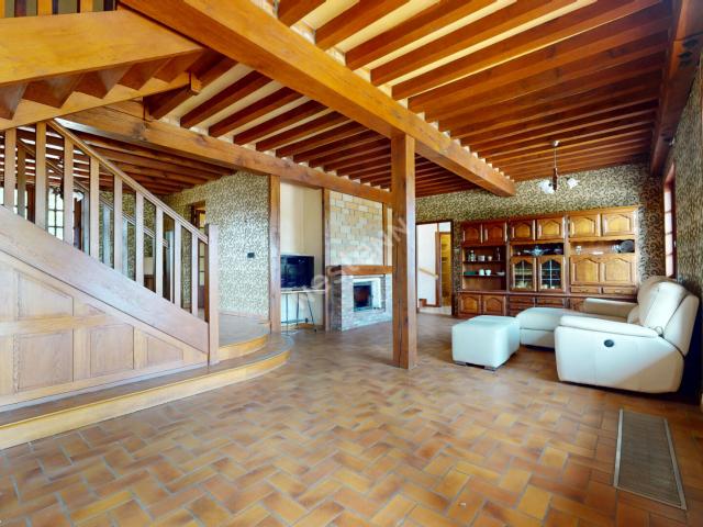 Maison 10 pièces 254 m²