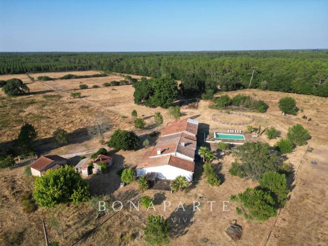 Maison 10 pièces 254 m²