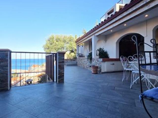 Maison 10 pièces 254 m²