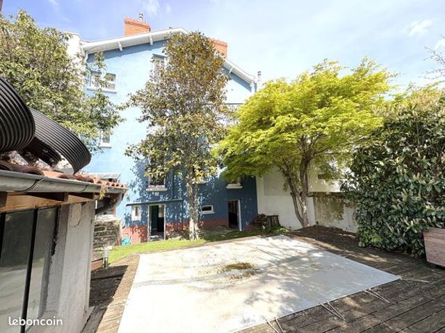 Maison 10 pièces 254 m²