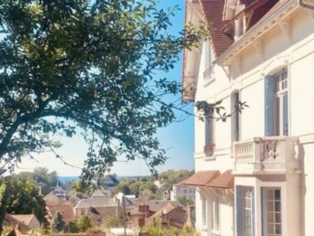 Maison 10 pièces 254 m²