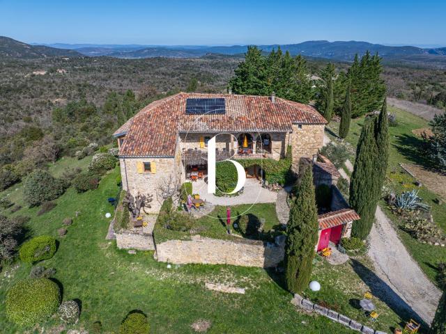 Maison 10 pièces 255 m²
