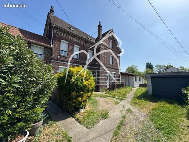 Maison 10 pièces 255 m²