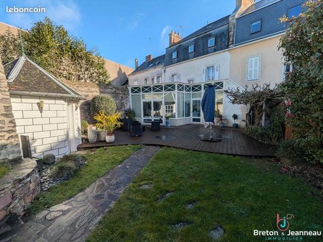 Maison 10 pièces 255 m²