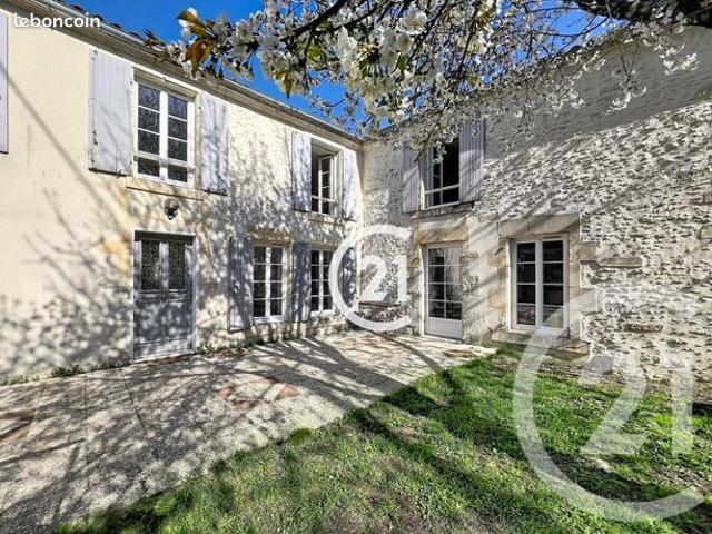 Maison 10 pièces 255 m²