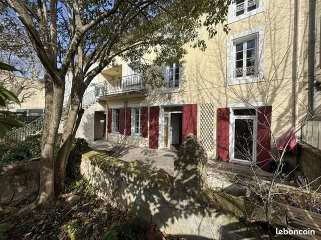 Maison 10 pièces 255 m²