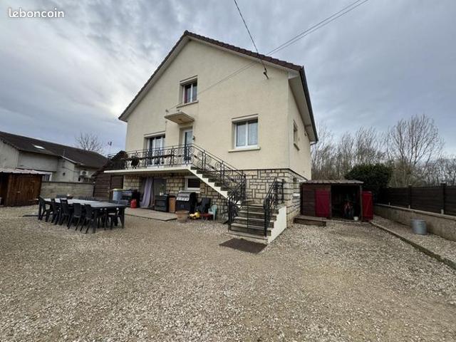 Maison 10 pièces 255 m²