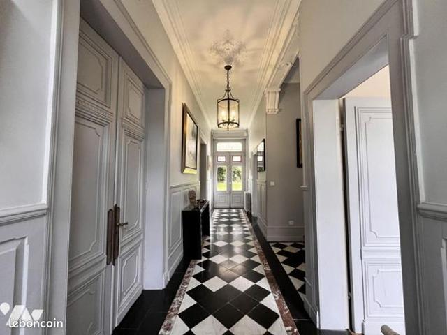 Maison 10 pièces 255 m²