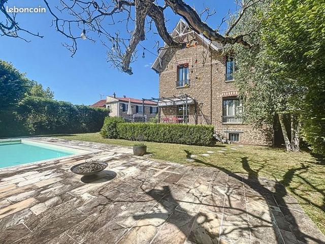 Maison 10 pièces 255 m²