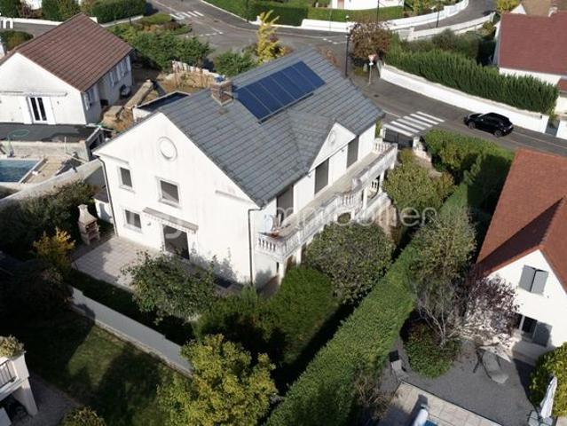 Maison 10 pièces 258 m²