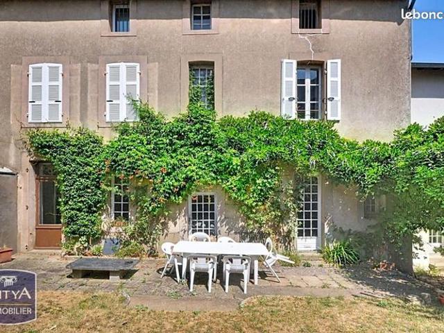 Maison 10 pièces 258 m²