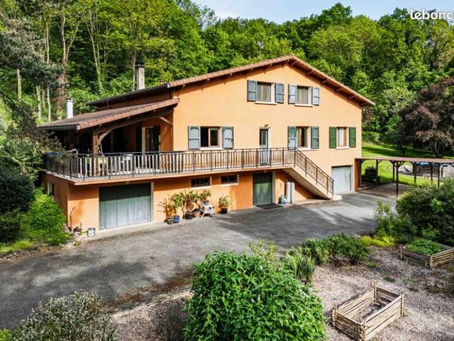 Maison 10 pièces 259 m²