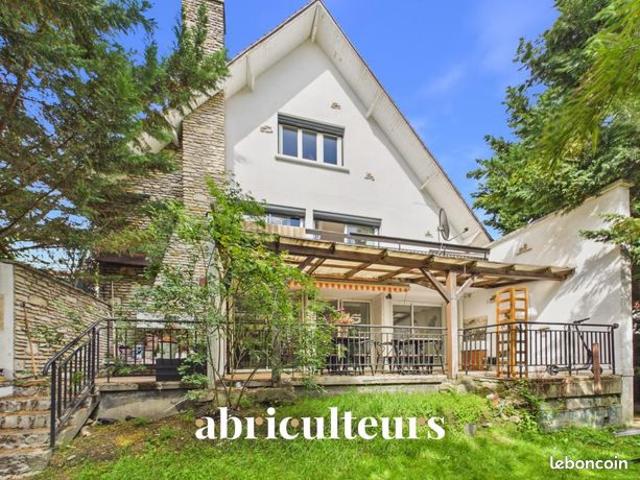 Maison 10 pièces 263 m²