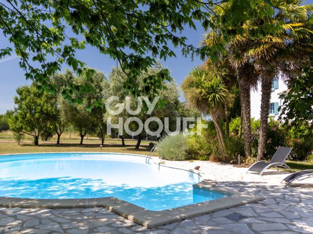 Maison 10 pièces 263 m²
