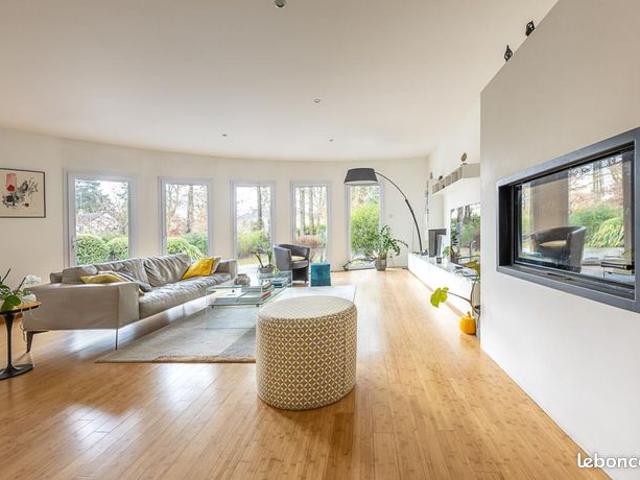 Maison 10 pièces 263 m²