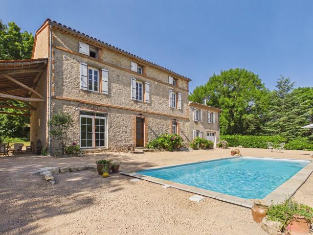 Maison 10 pièces 260 m²