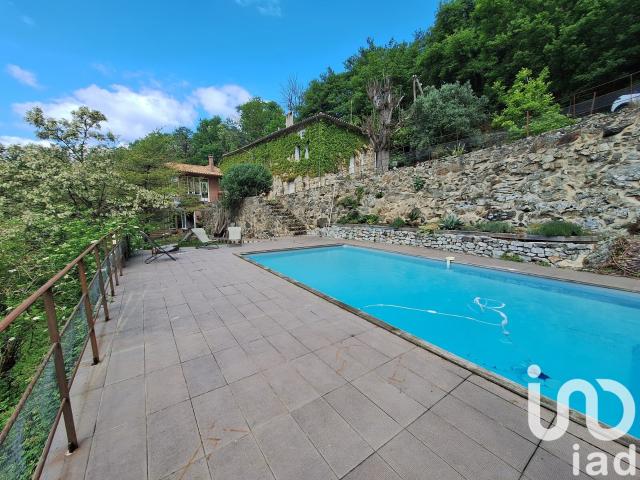Maison 10 pièces 260 m²