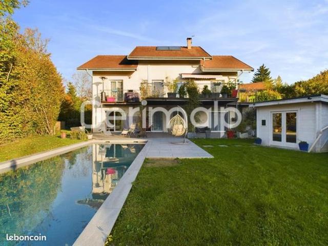 Maison 10 pièces 260 m²