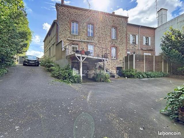 Maison 10 pièces 260 m²