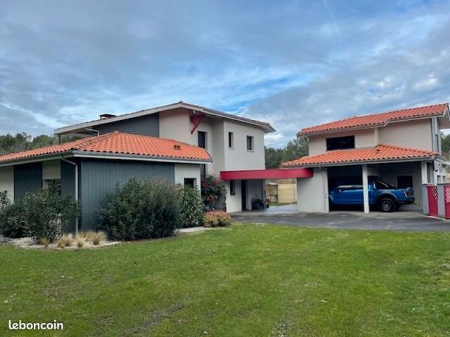 Maison 10 pièces 260 m²